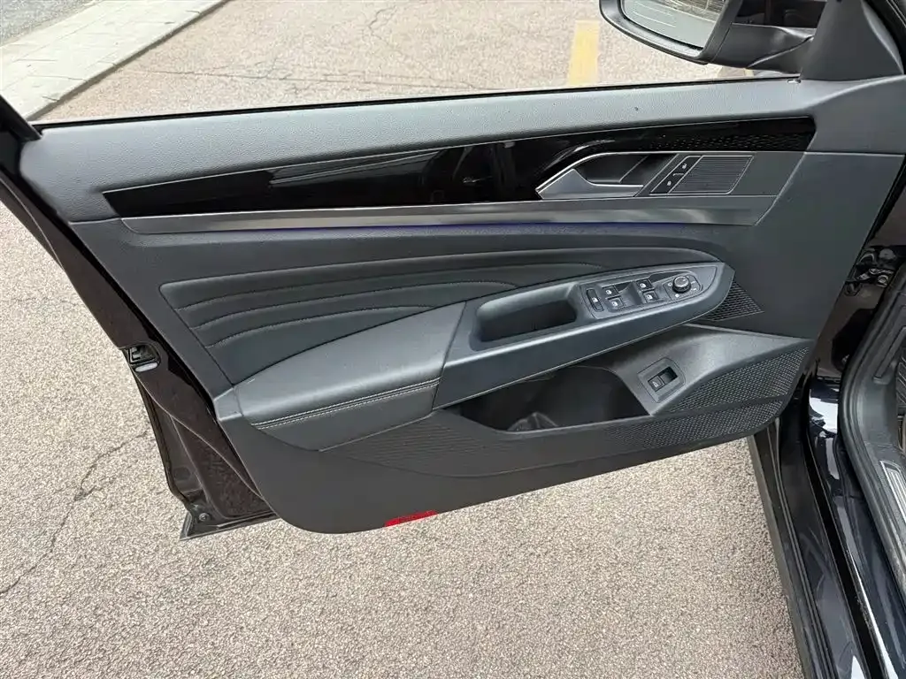 Volkswagen Passat 2023 из CN, фото 8