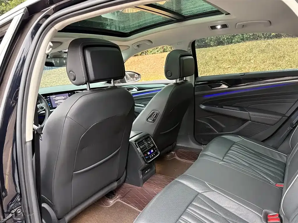 Volkswagen Passat 2023 из CN, фото 6