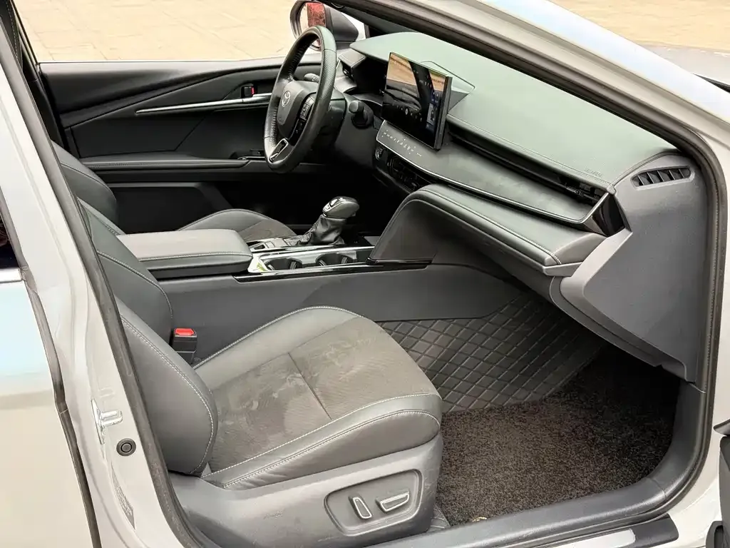 Toyota Camry 2024 из CN, фото 2