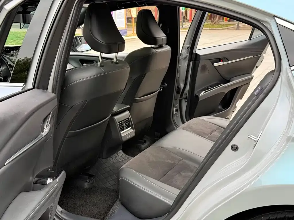 Toyota Camry 2024 из CN, фото 10