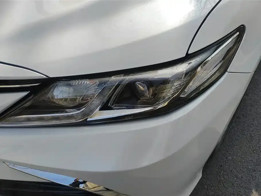 Toyota Camry — фото 3