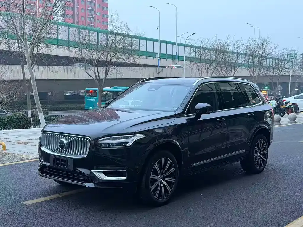 Volvo XC90 — фото 1