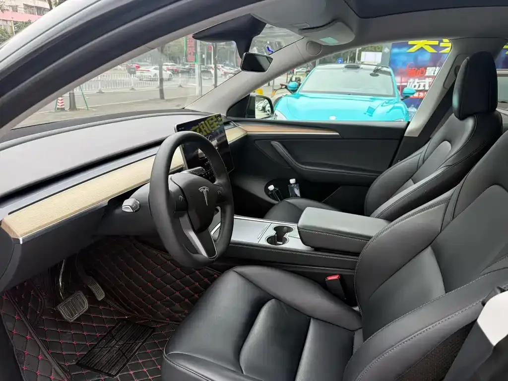 Tesla Model Y — фото 6