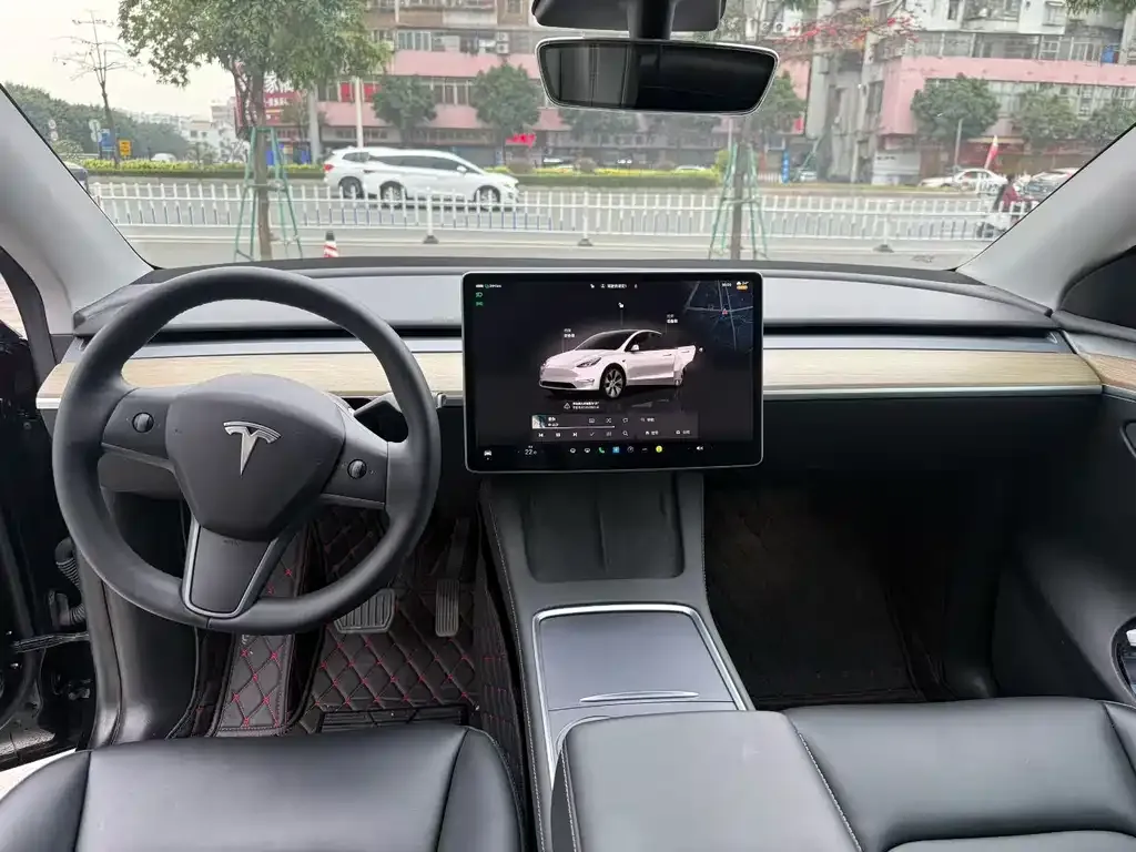 Tesla Model Y — фото 3