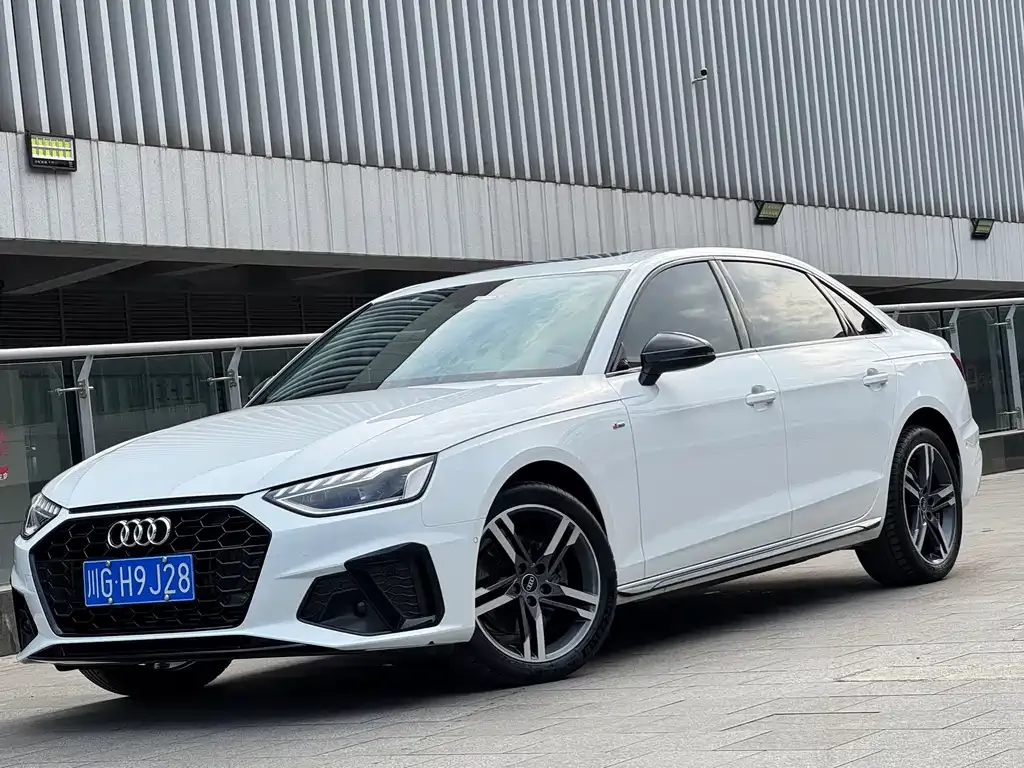Audi A4L — фото 1