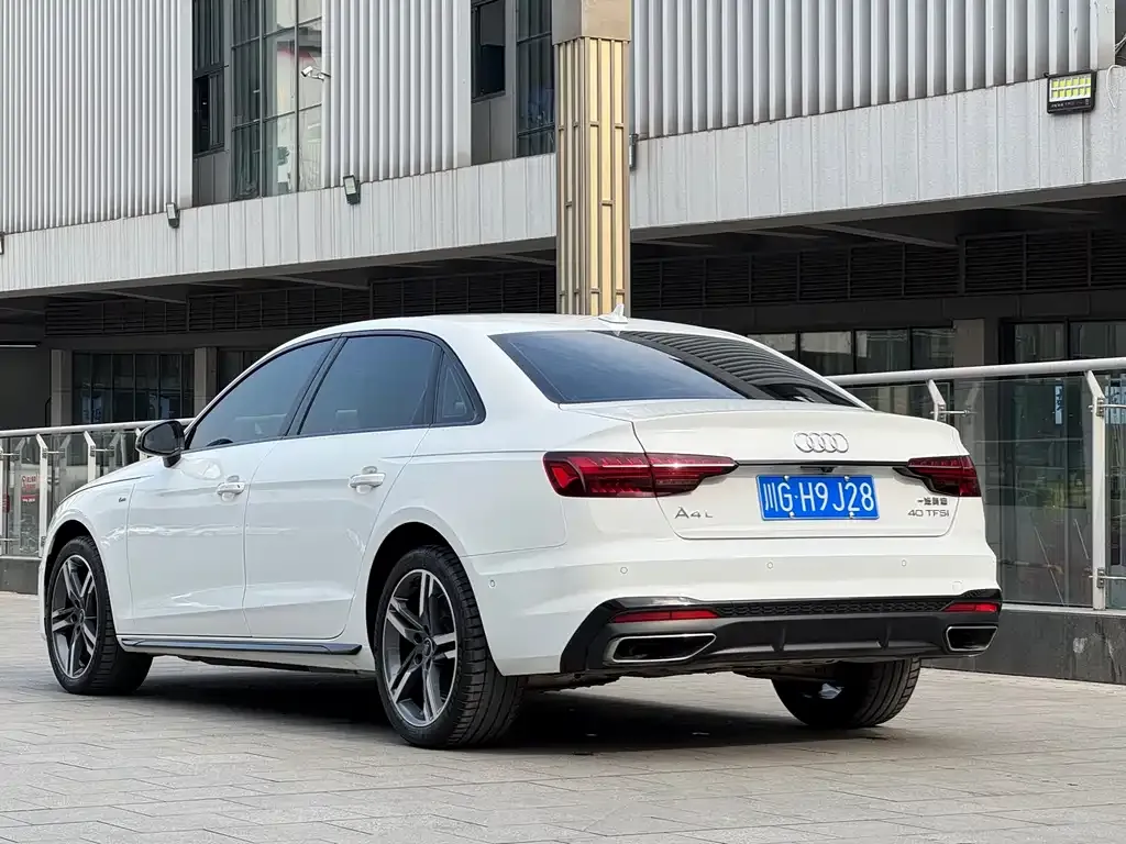 Audi A4L — фото 7