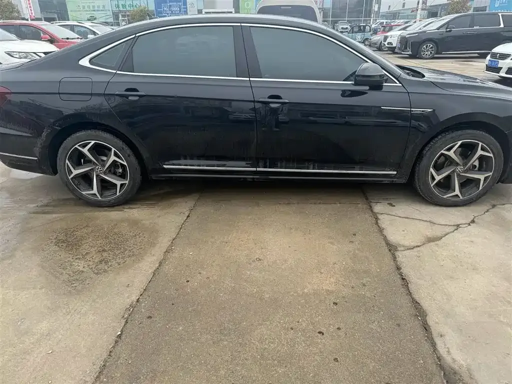 Volkswagen Passat — фото 8