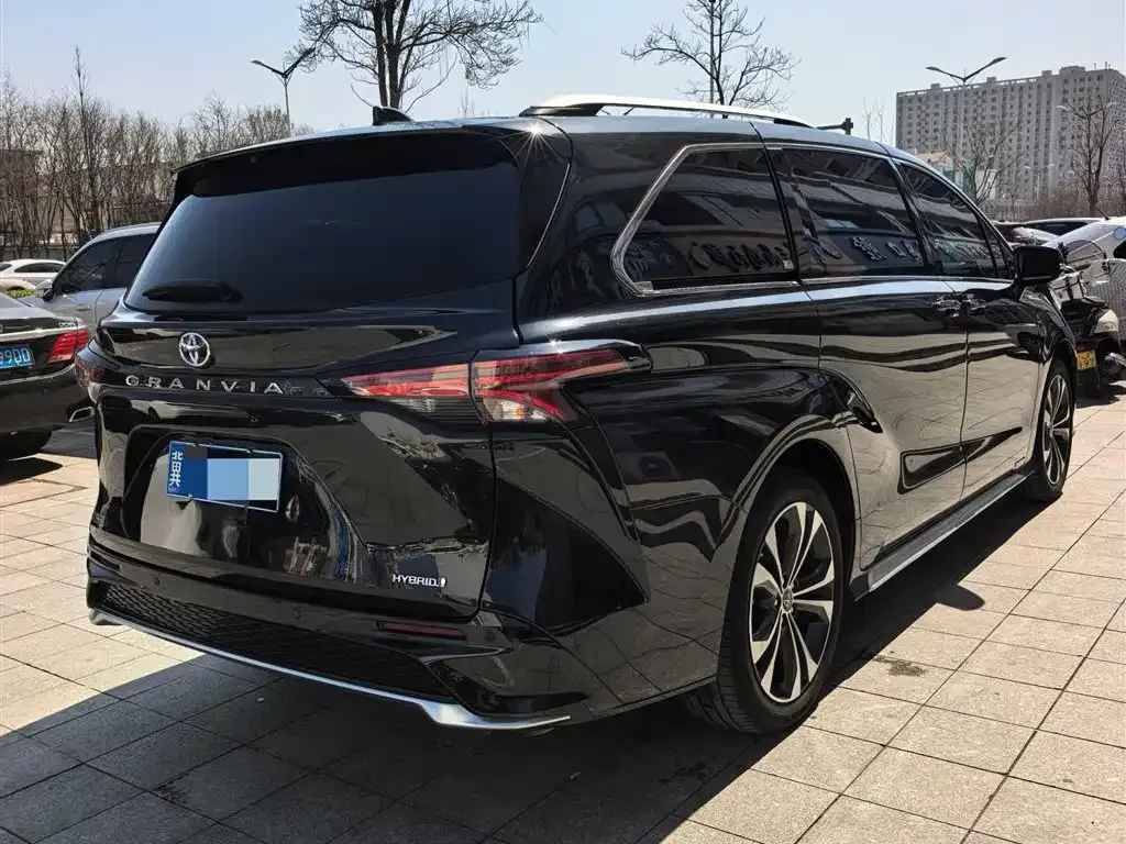 Toyota Granvia — фото 6
