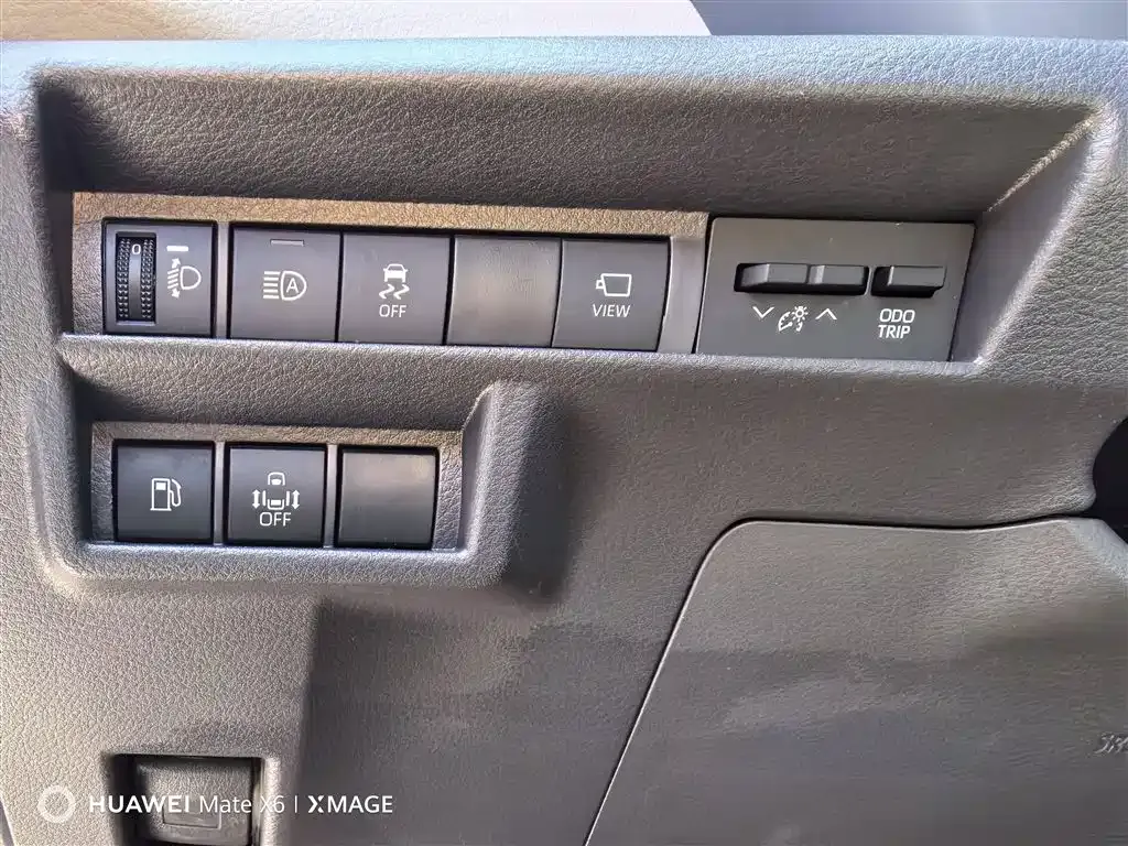 Toyota Granvia — фото 8