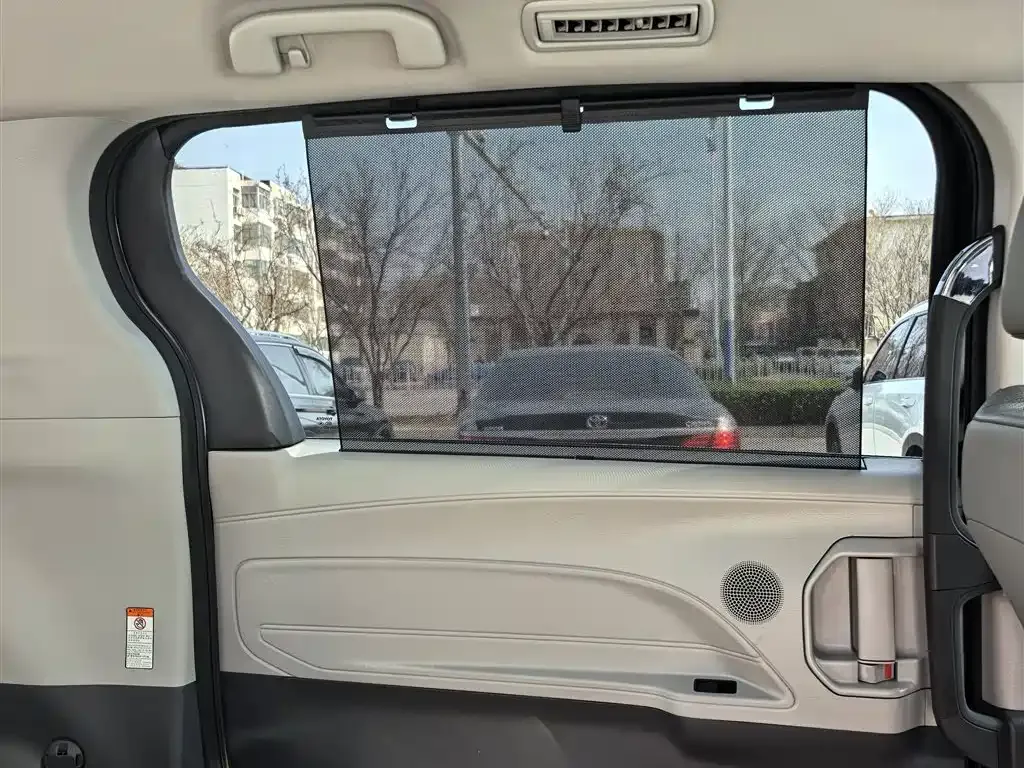 Toyota Granvia — фото 10
