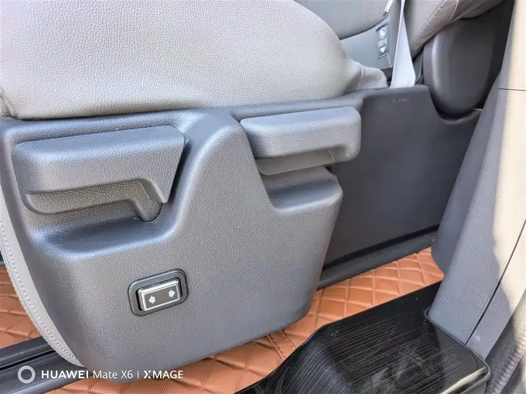 Toyota Granvia — фото 5
