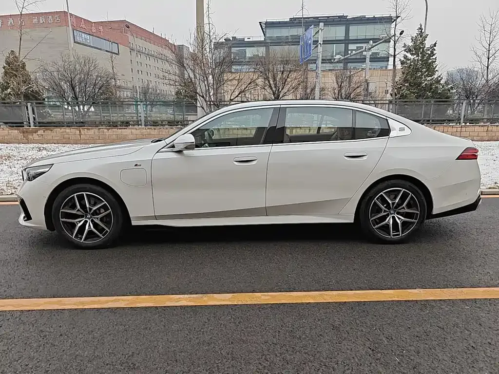 BMW i5 2025 из CN, фото 9