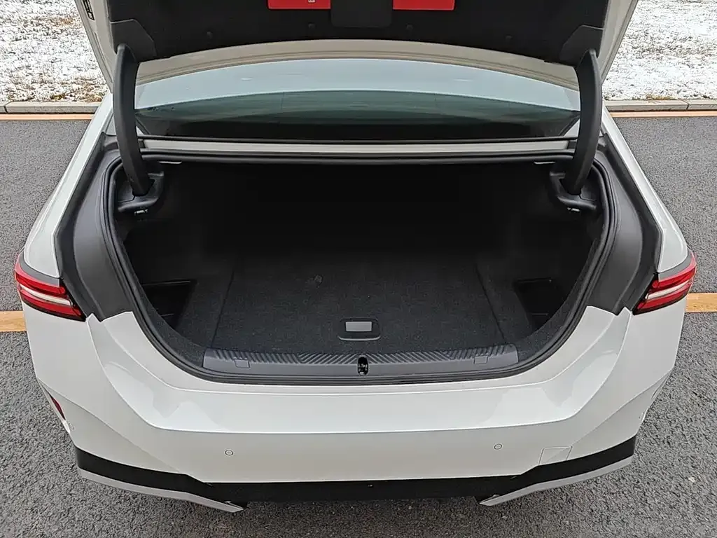 BMW i5 2025 из CN, фото 2