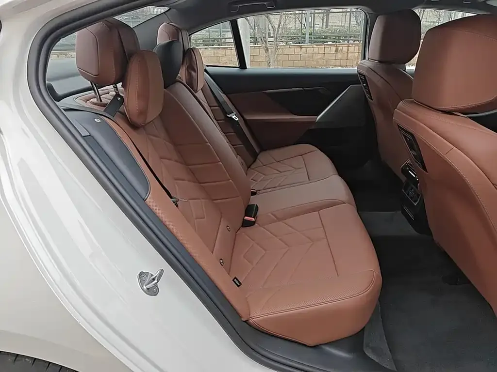 BMW i5 2025 из CN, фото 5