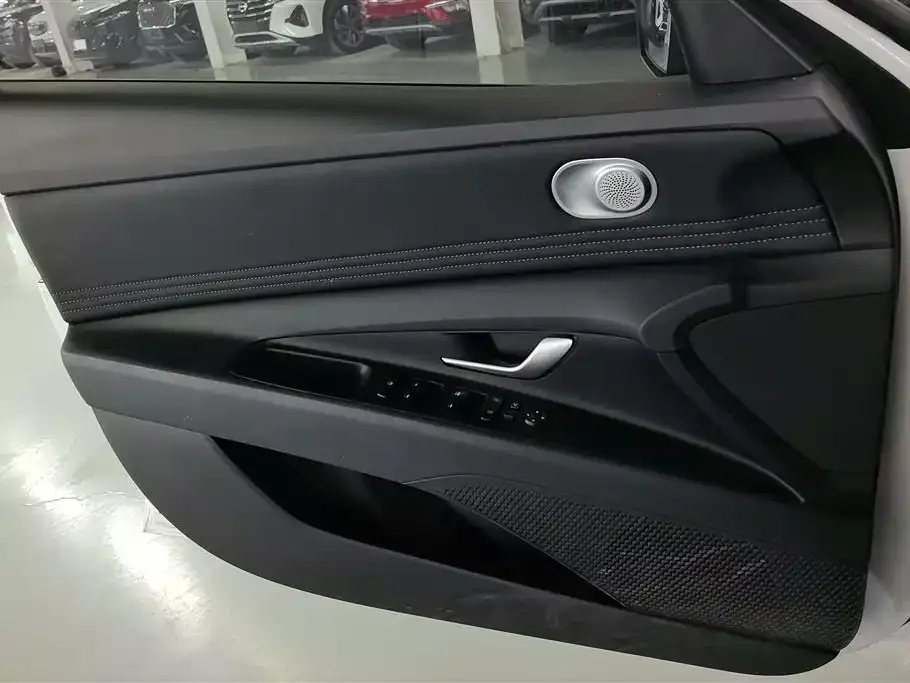 Hyundai Elantra 2023 из CN, фото 8