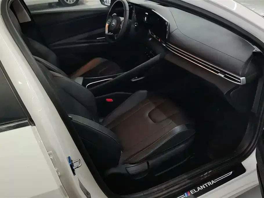 Hyundai Elantra 2023 из CN, фото 2