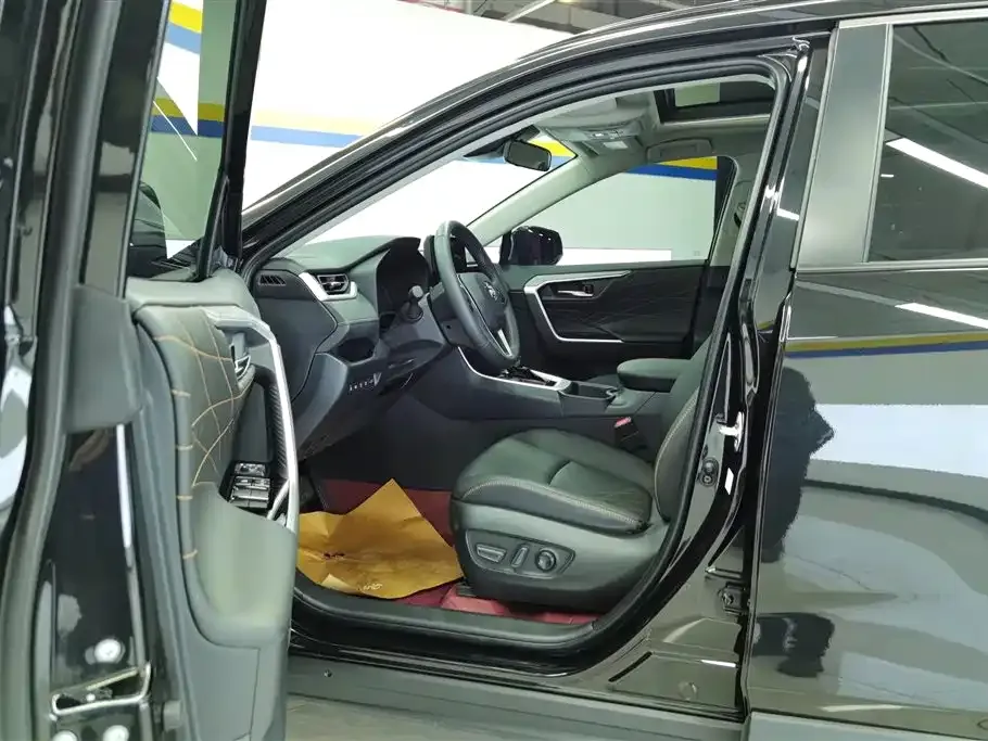 Toyota RAV4 2025 из CN, фото 4