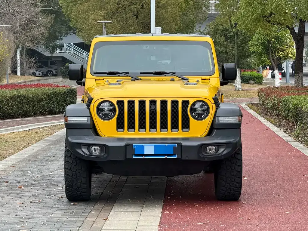 Jeep Wrangler — фото 7