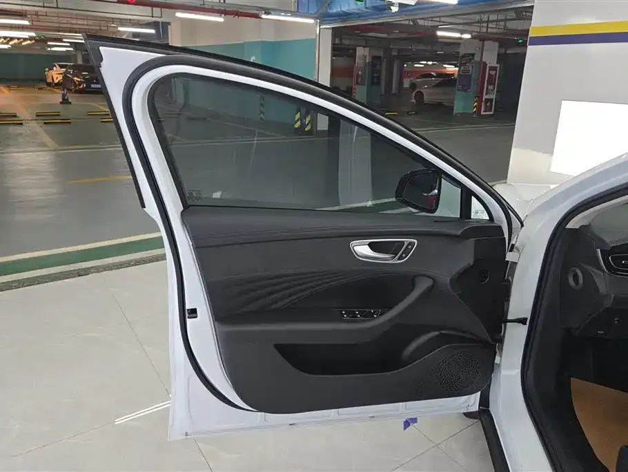 Roewe D7 2025 из CN, фото 8