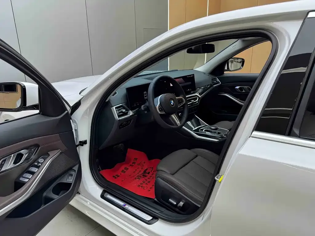 BMW 3 Series 2023 из CN, фото 7