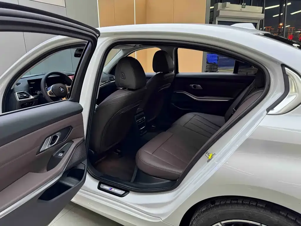 BMW 3 Series 2023 из CN, фото 10