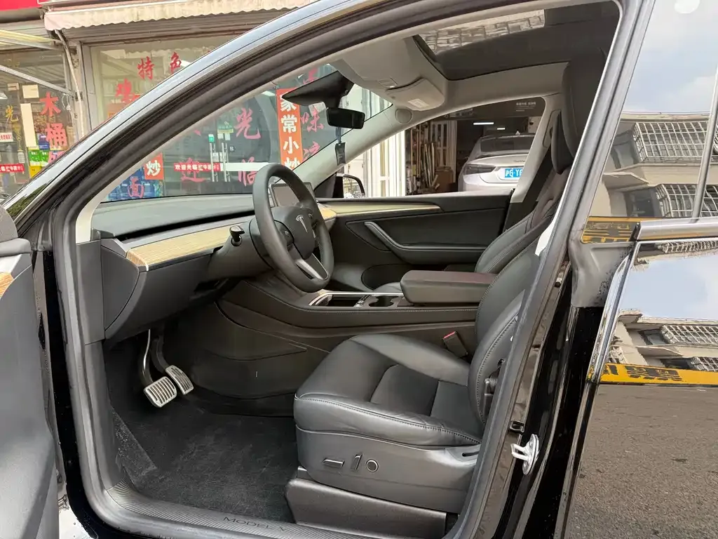 Tesla Model Y 2023 из CN, фото 5
