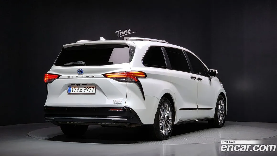 Toyota Sienna — фото 4