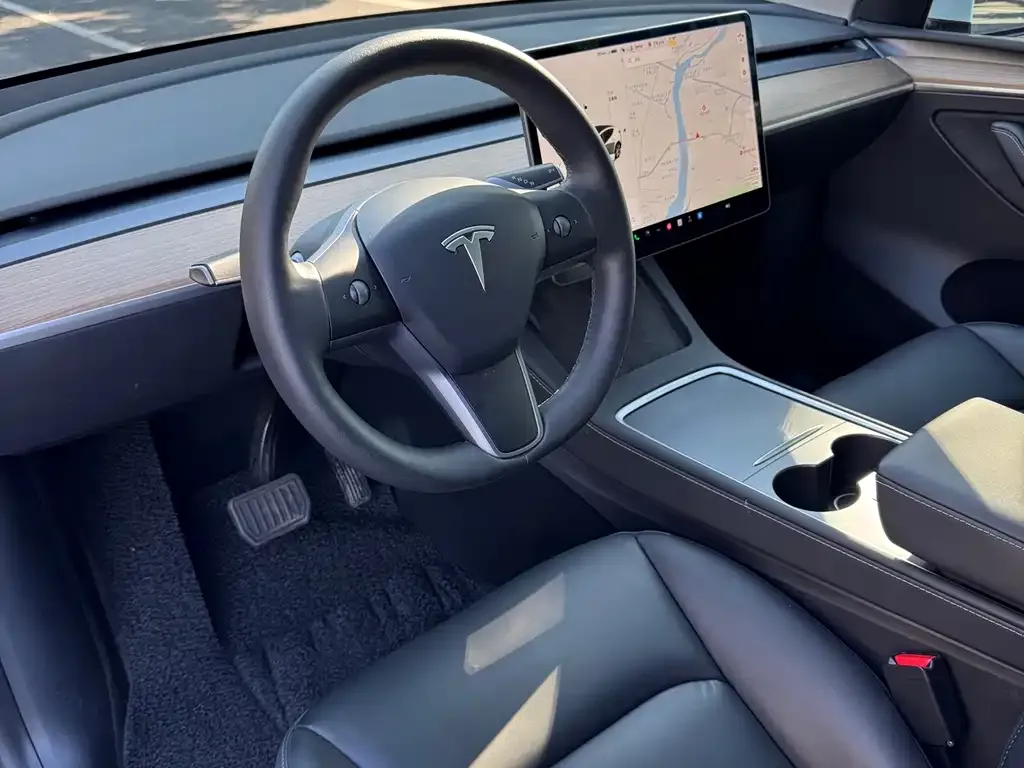 Tesla Model Y — фото 5