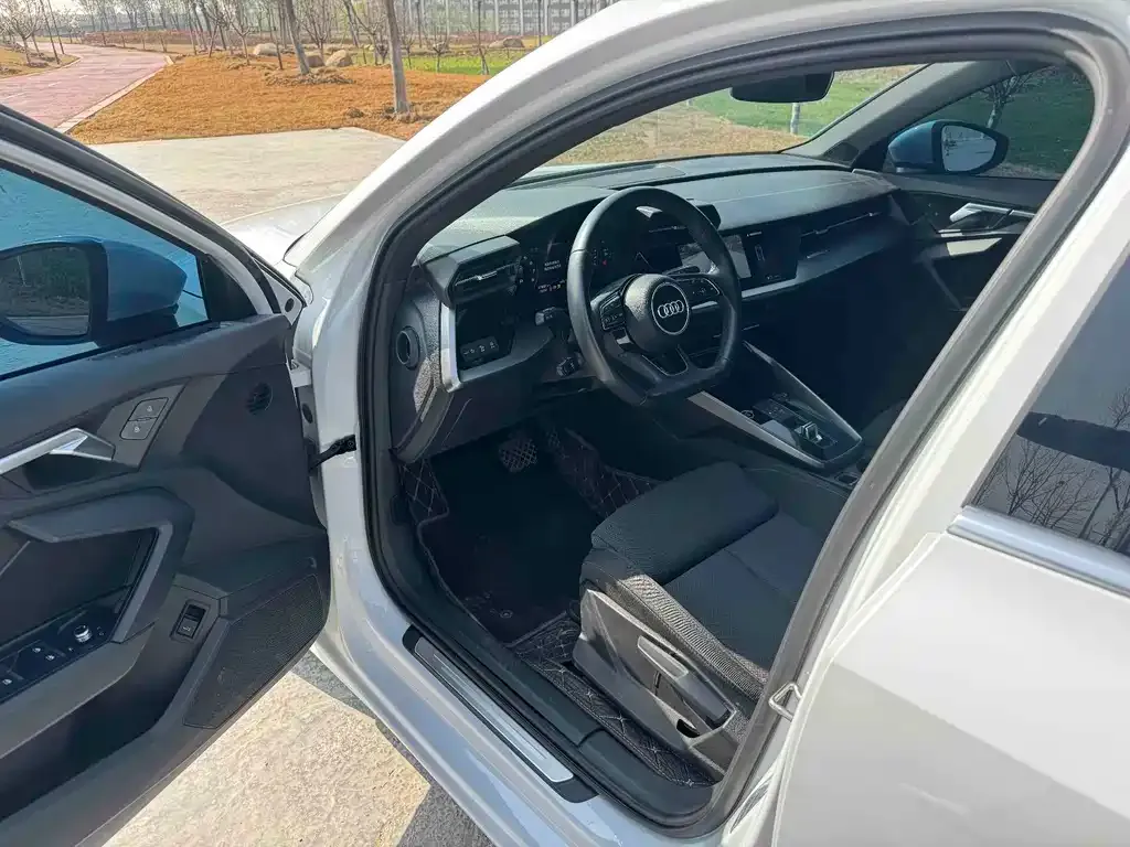 Audi A3 2023 из CN, фото 2