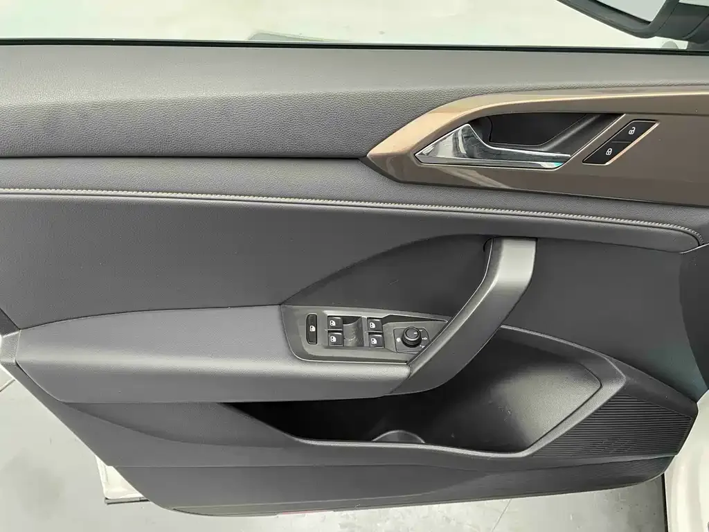 Volkswagen Tharu 2023 из CN, фото 8