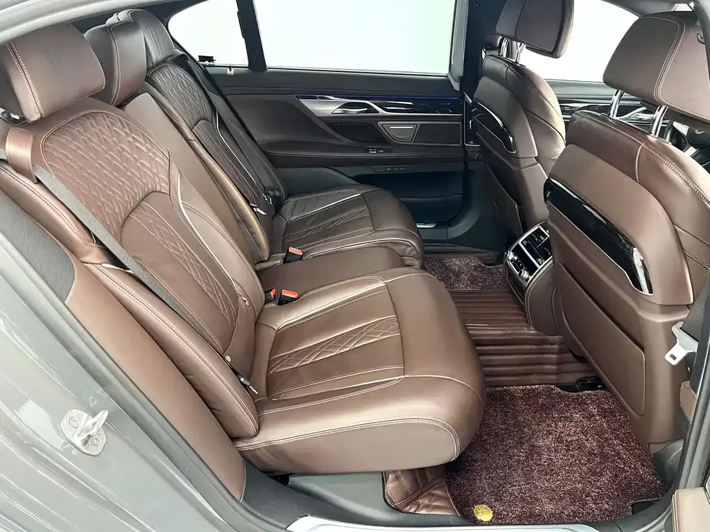 BMW 7 Series 2022 из CN, фото 9