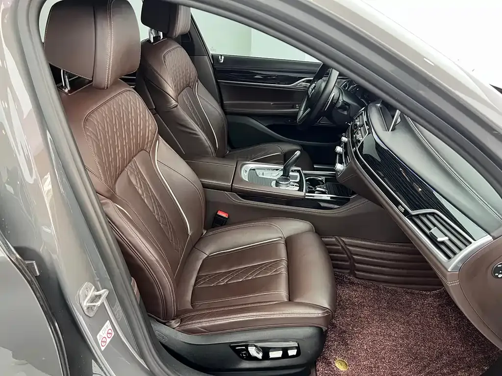 BMW 7 Series 2022 из CN, фото 7