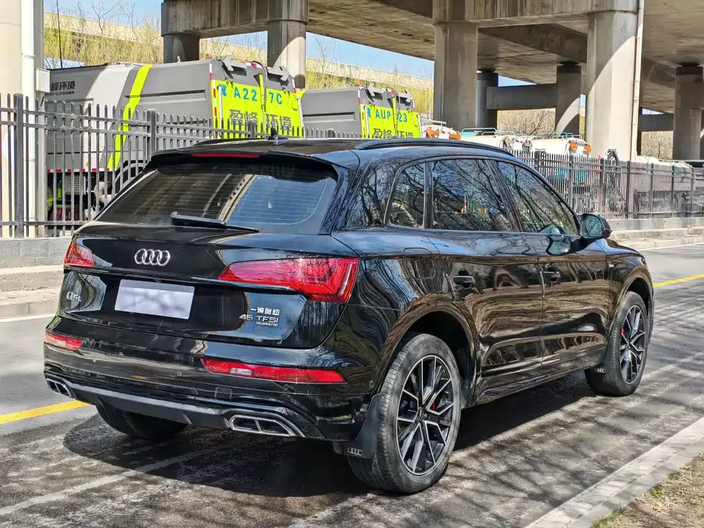 Audi Q5L — фото 6