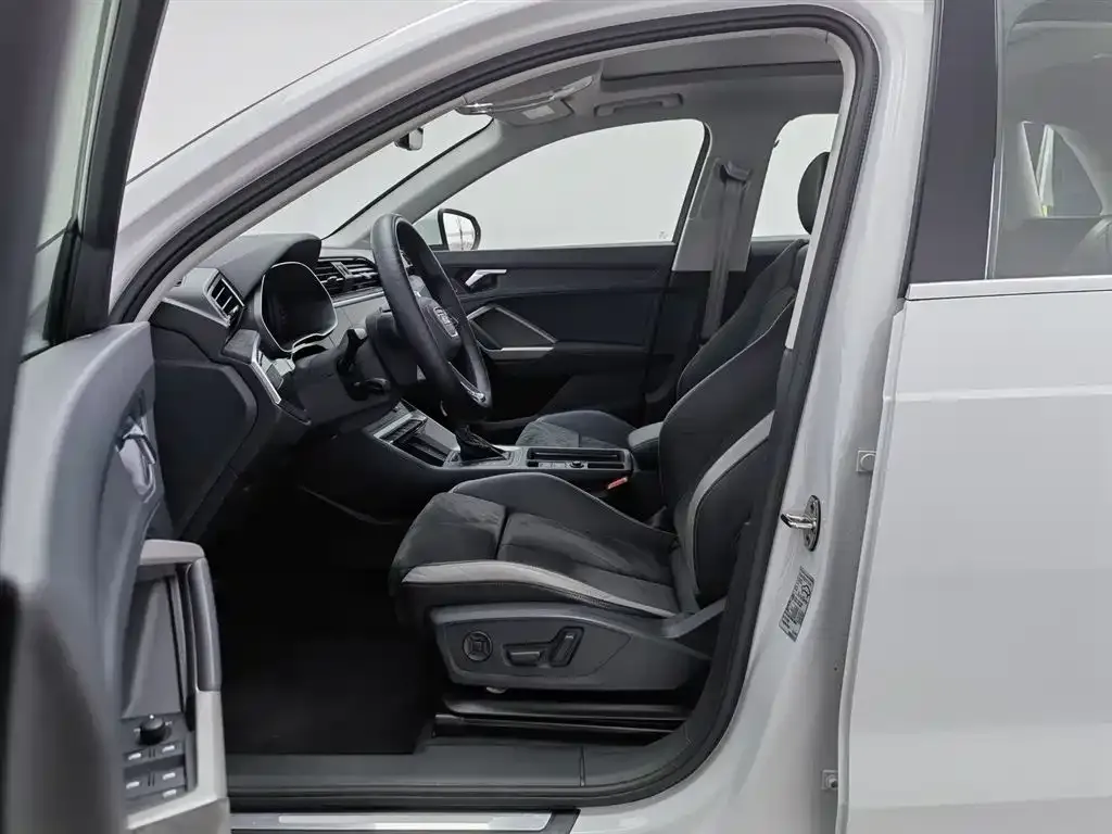 Audi Q3 2021 из CN, фото 7