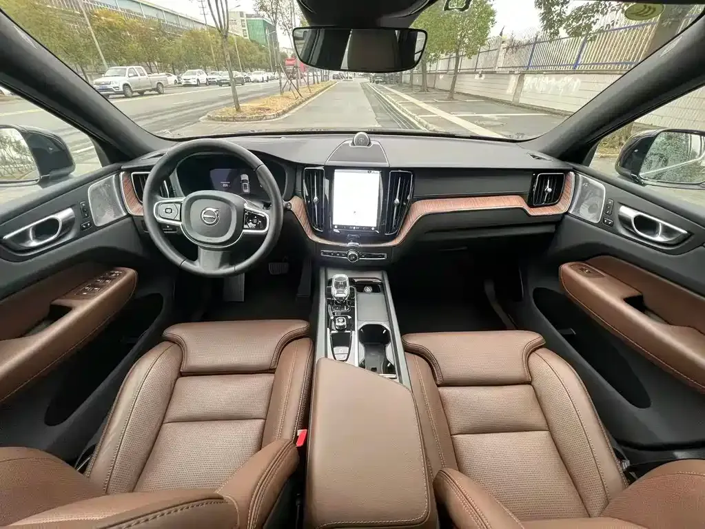 Volvo XC60 PHEV 2024 из CN, фото 7