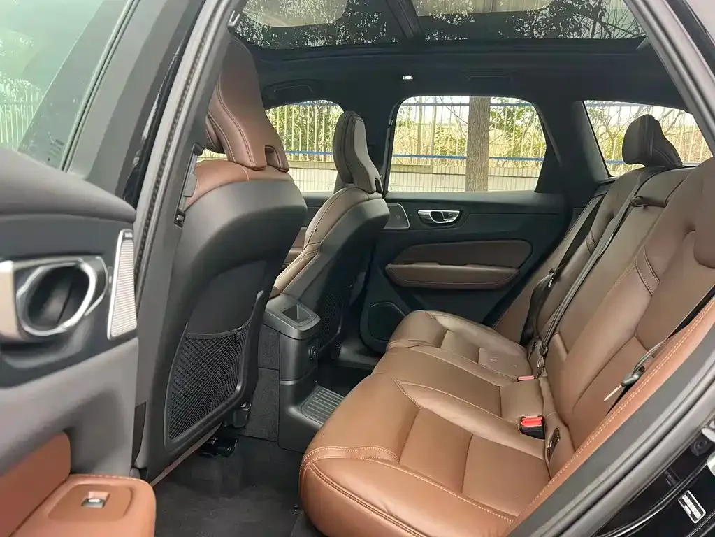Volvo XC60 PHEV 2024 из CN, фото 3
