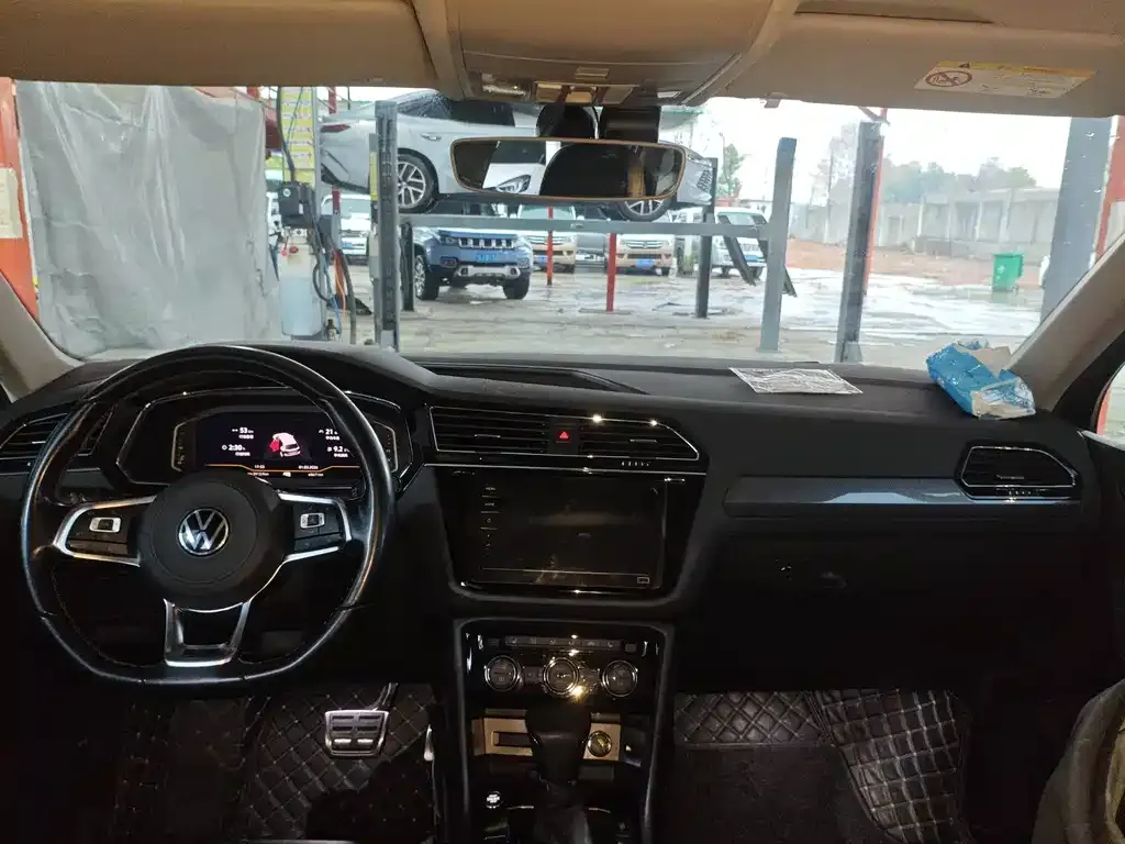 Volkswagen Tiguan L — фото 3