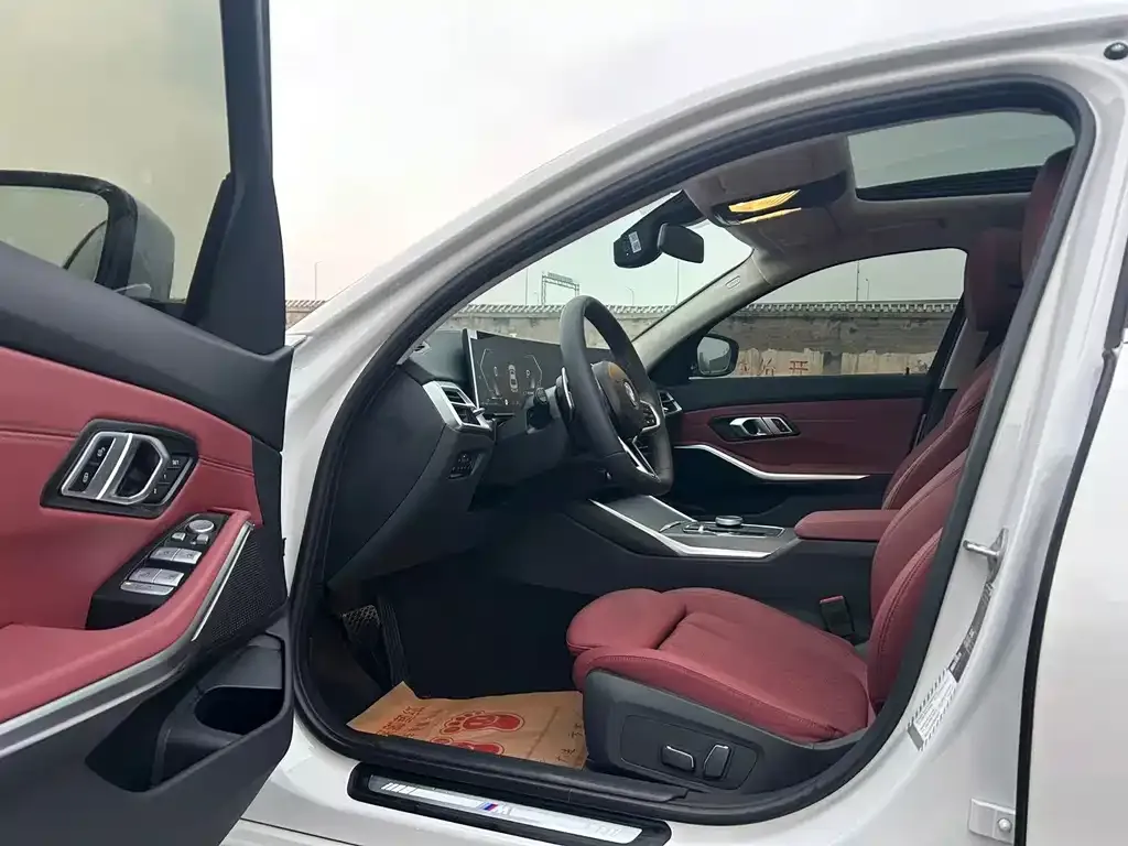 BMW 3 Series 2025 из CN, фото 2