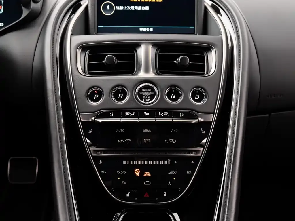 Aston Martin DBS 2023 из CN, фото 7