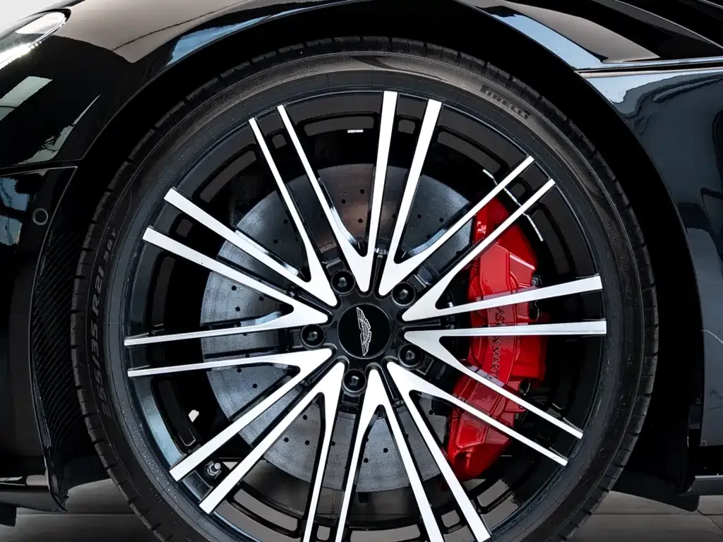 Aston Martin DBS 2023 из CN, фото 10