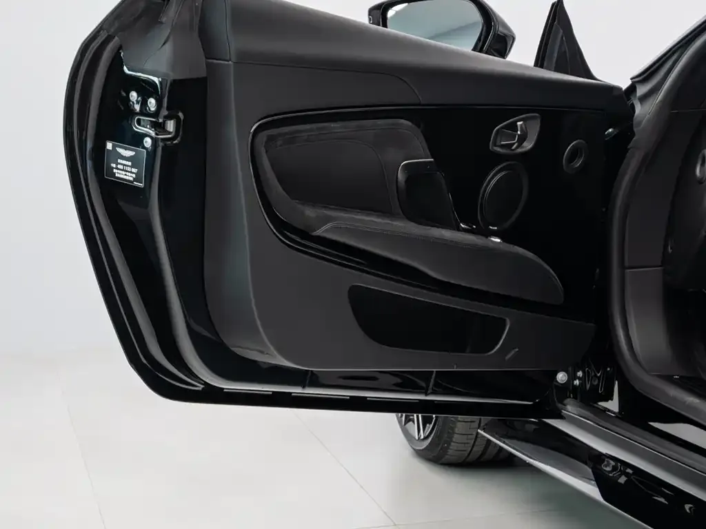 Aston Martin DBS 2023 из CN, фото 5