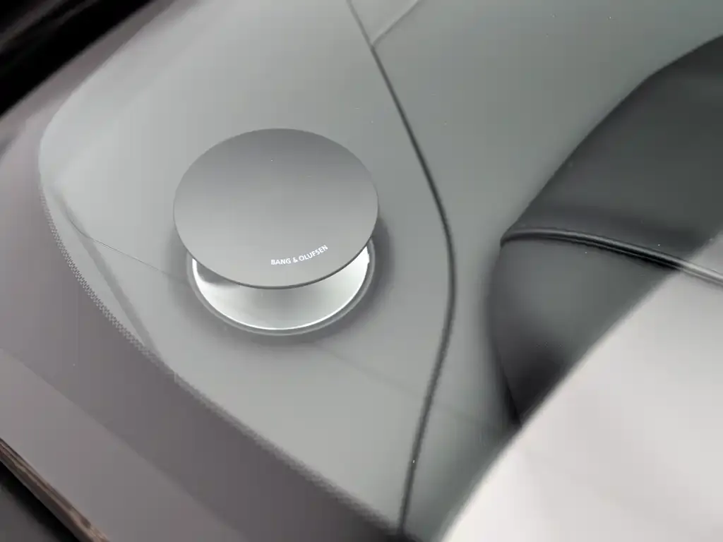 Aston Martin DBS 2023 из CN, фото 4