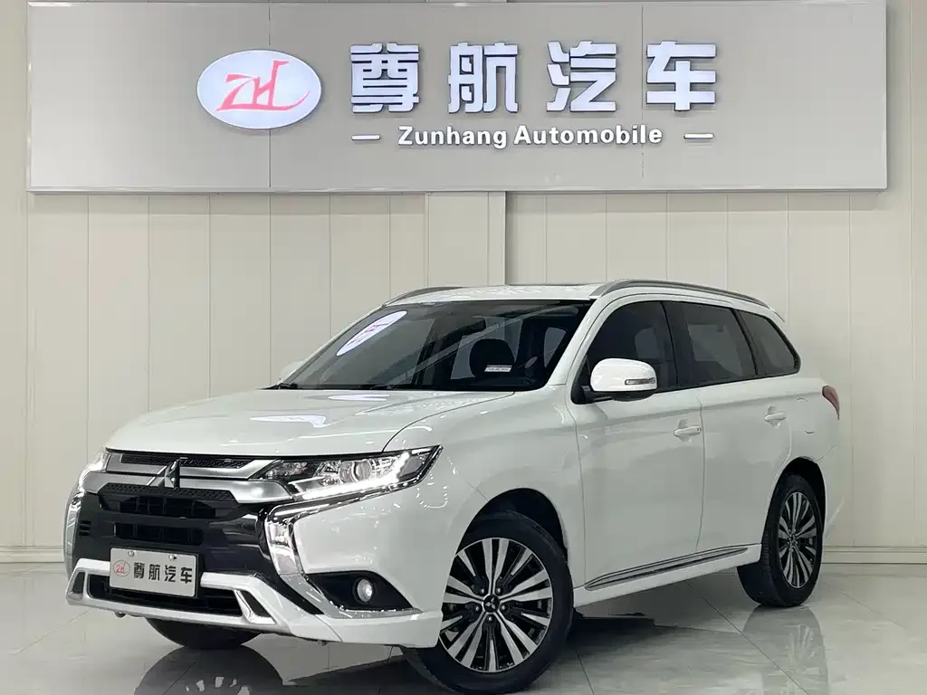 Mitsubishi Outlander 2021 из CN, фото 1