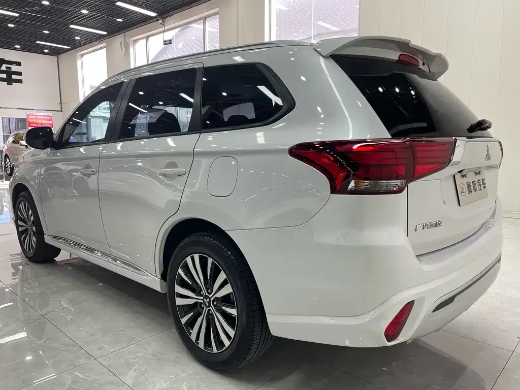 Mitsubishi Outlander 2021 из CN, фото 10