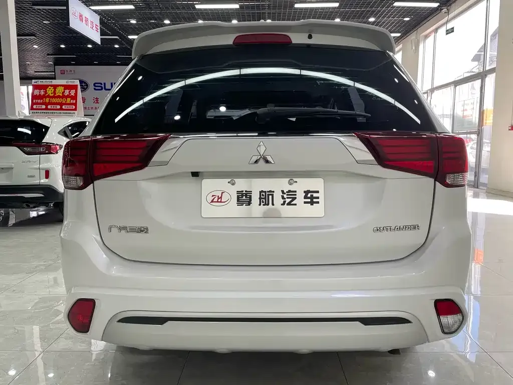 Mitsubishi Outlander 2021 из CN, фото 7