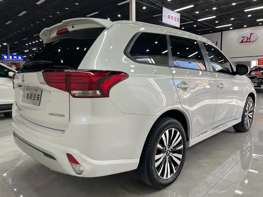 Mitsubishi Outlander 2021 из CN, фото 5