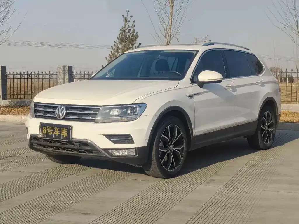 Volkswagen Tiguan L — фото 1