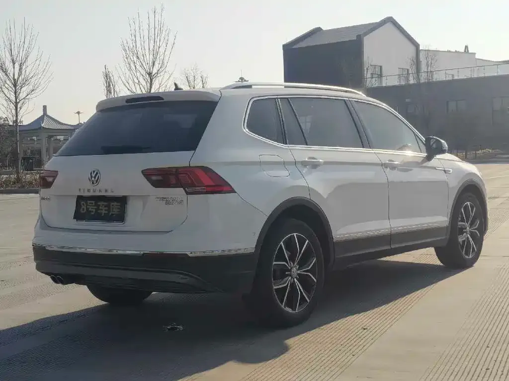 Volkswagen Tiguan L — фото 2