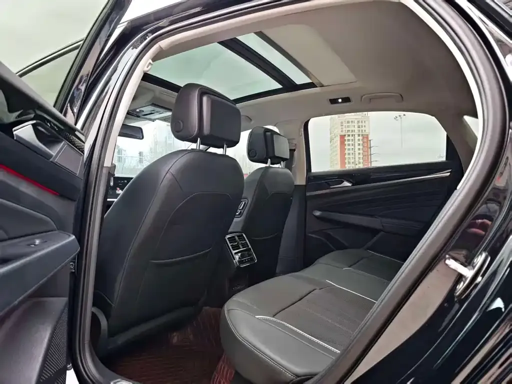 Volkswagen Passat 2024 из CN, фото 7