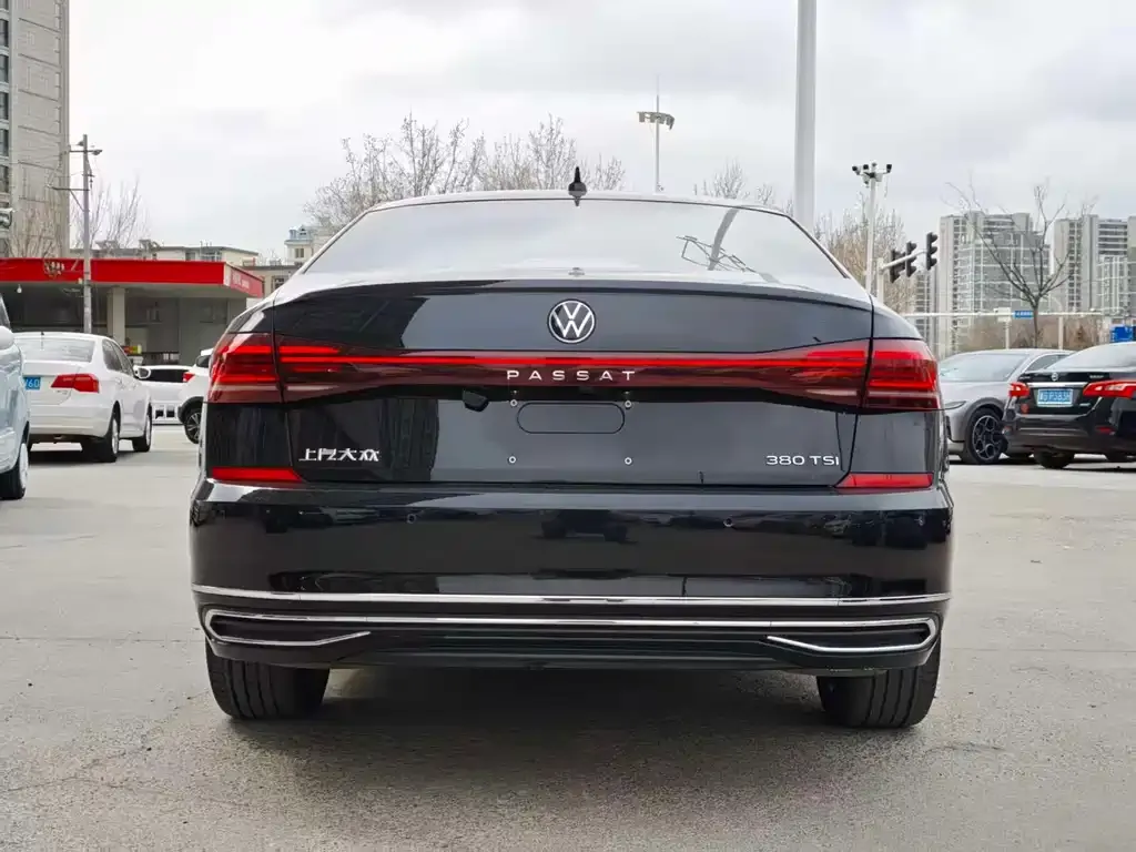 Volkswagen Passat 2024 из CN, фото 2